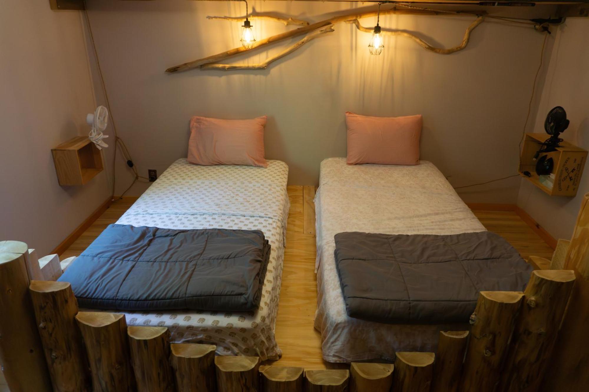 Llama House Adk Wevertown ภายนอก รูปภาพ